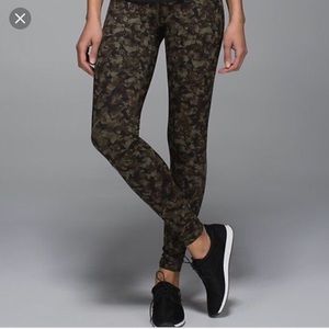 wunder under “mystic jungle camo” size 6